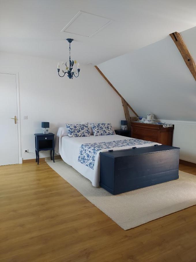 Les Ormeaux Hotel Oisly Bagian luar foto